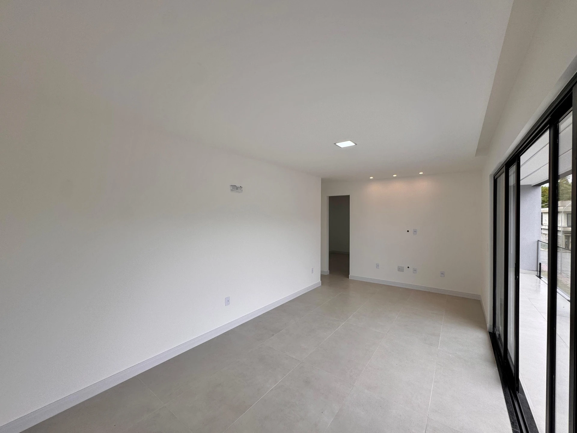Condo house with 4 en-suite bedrooms and private yard — photo 25