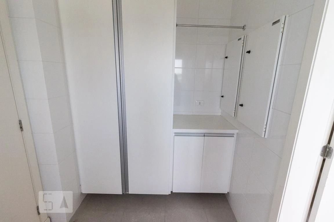 Bathtub in a 4-bedroom apartment, 255 m² — photo 24