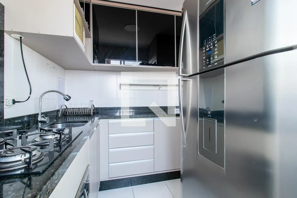 Balcony with a grill in a 2-bedroom apartment, 48 m² — photo 8