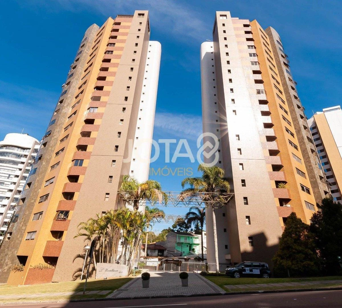Apartment with 3 bedrooms, 1 en-suite and balcony — photo 4