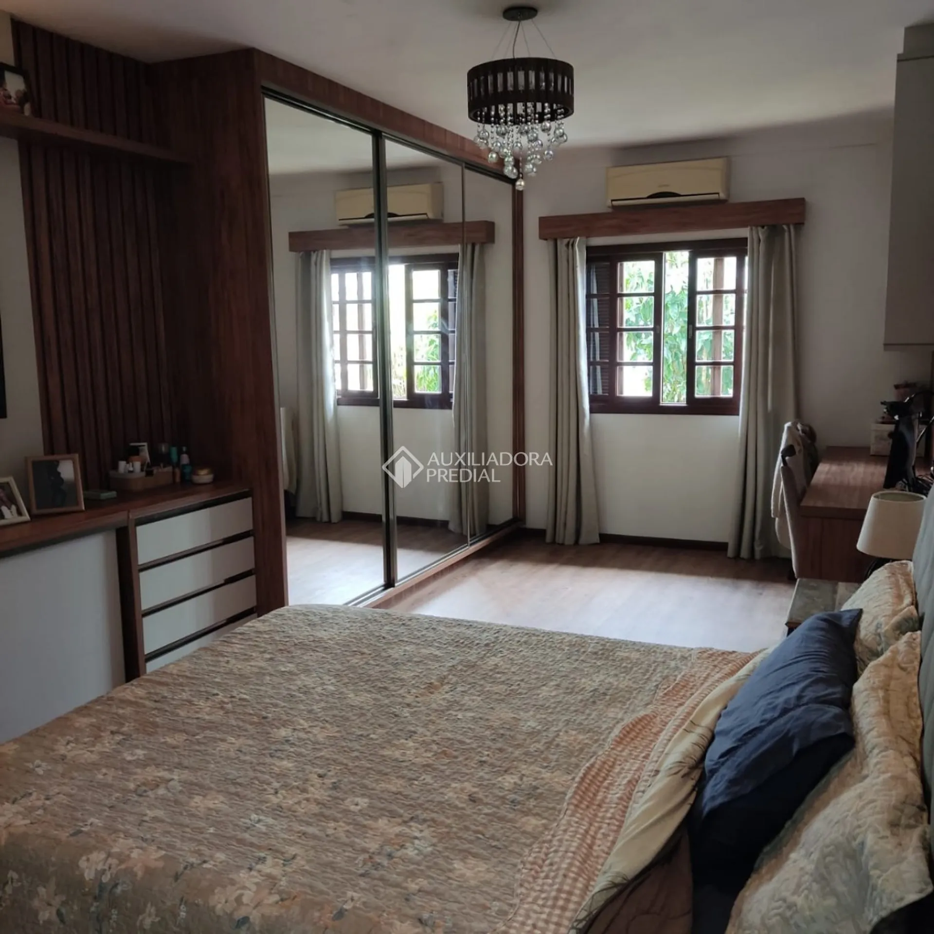 Furnished house, 295 m², with a fireplace — photo 5