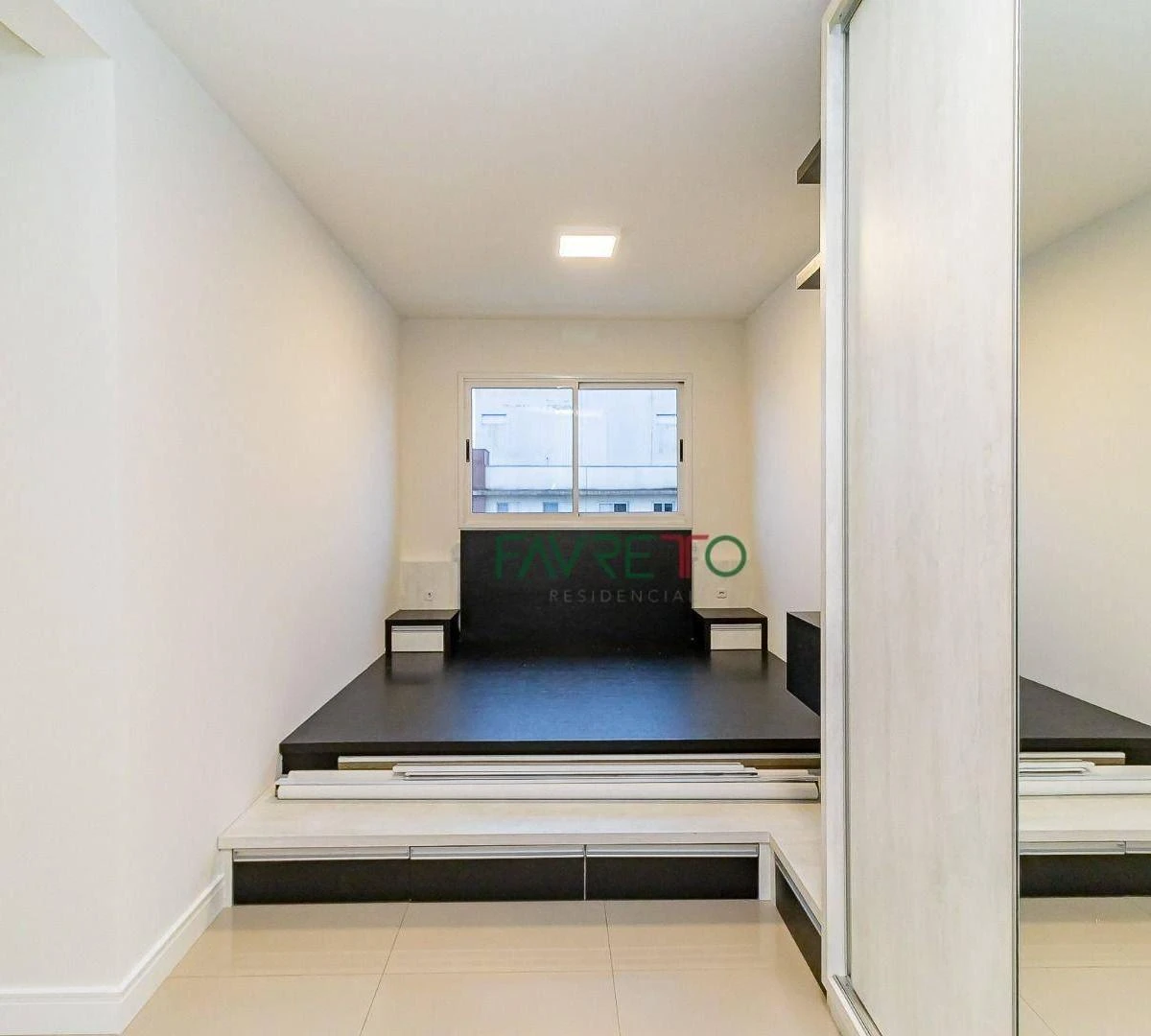 One-bedroom apartment in a building with a pool — photo 3