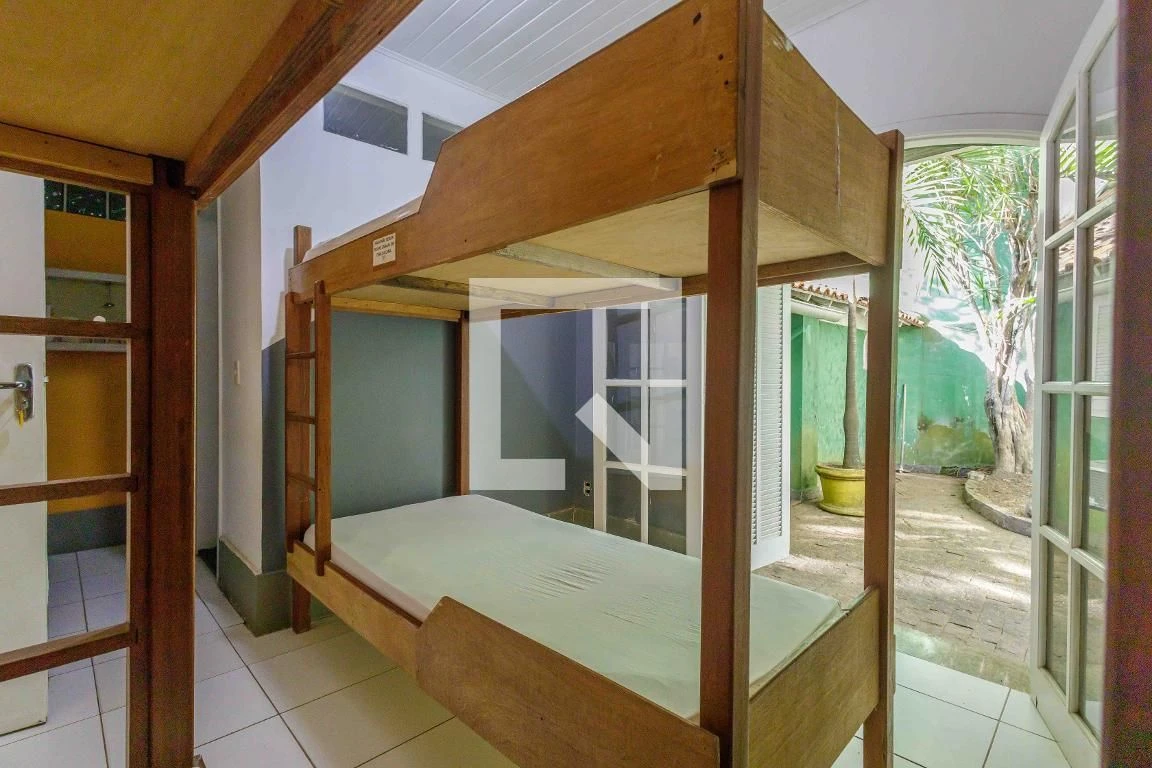 House with 6 bedrooms, private garden and condo pool — photo 30
