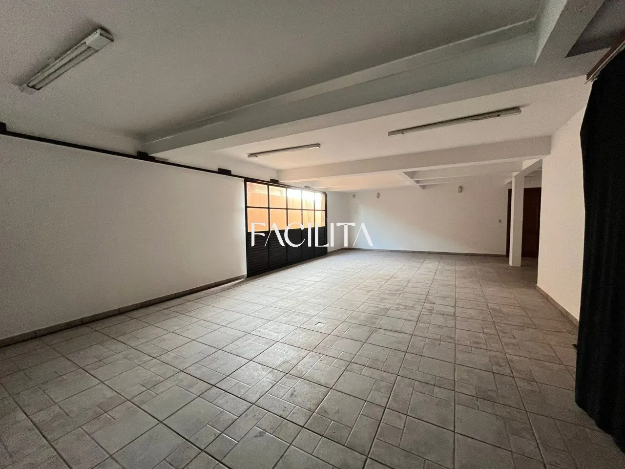 Furnished 456 m² house with 3 en-suite bedrooms and pool — photo 77