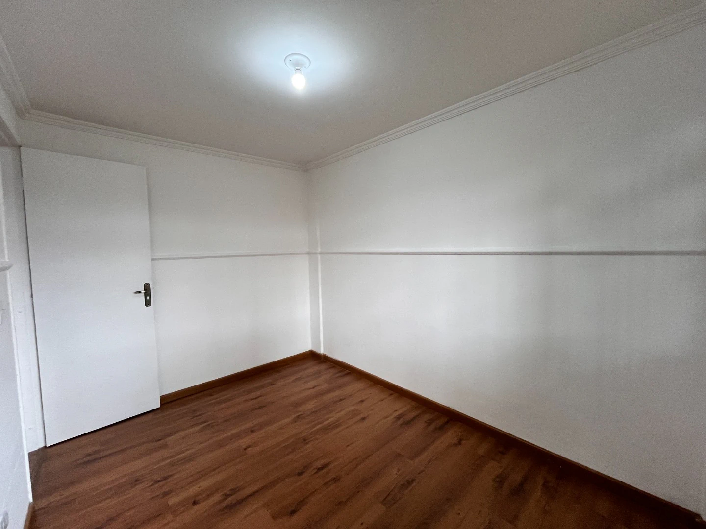 3-bedroom apartment with wood or laminate floors in Curitiba — photo 17