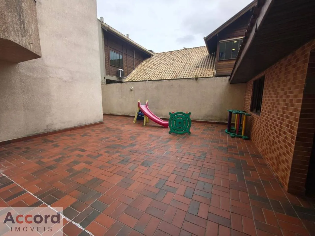 3-bedroom apartment with a washing machine in Curitiba — photo 14