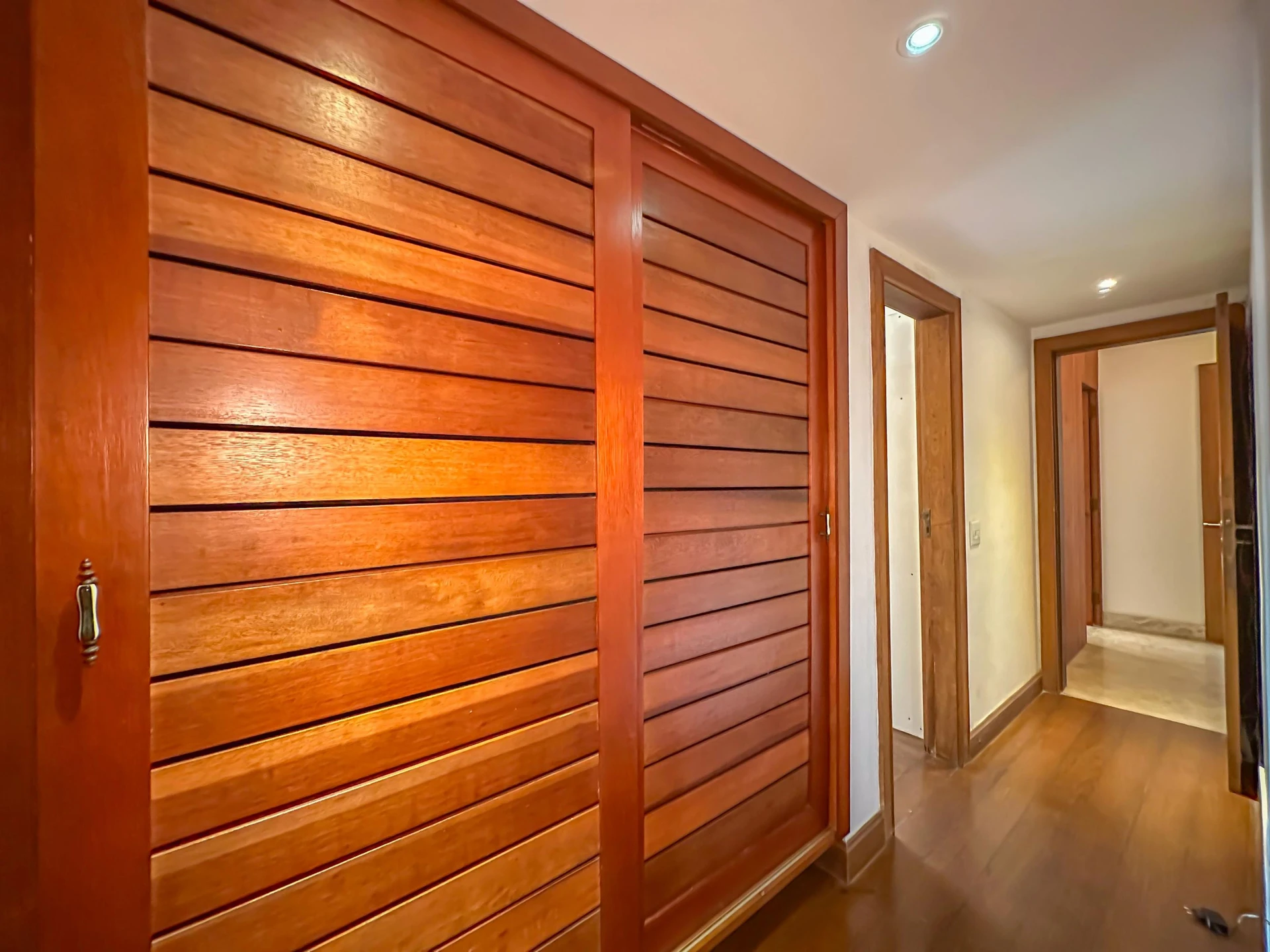 Apartment, 275 m², with a glass-enclosed balcony — photo 33