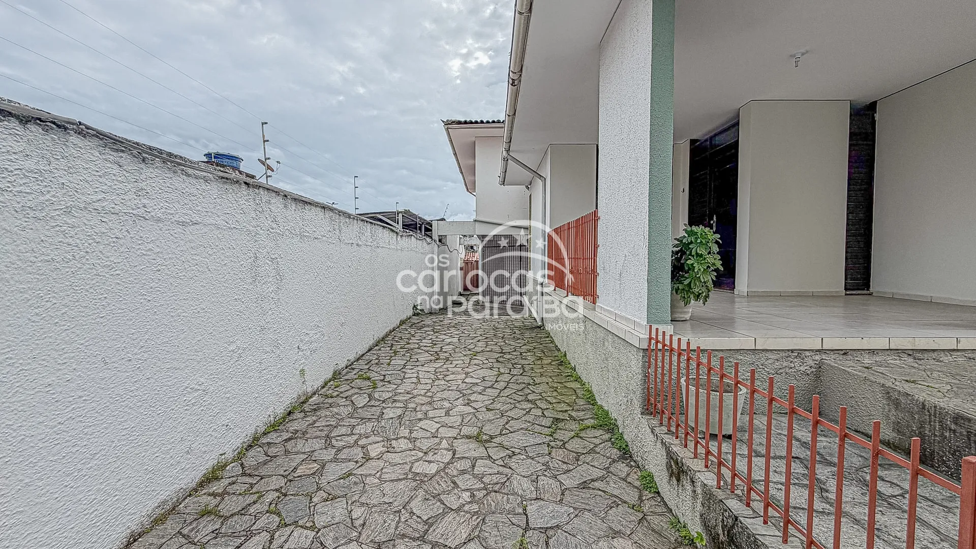 Casa con 3 suites y 5 plazas de garaje con jardín — photo 29