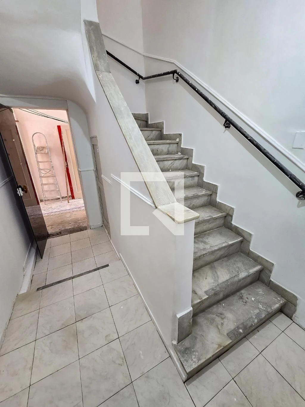 Apartment with 2 bedrooms and a glass-enclosed shower — photo 35