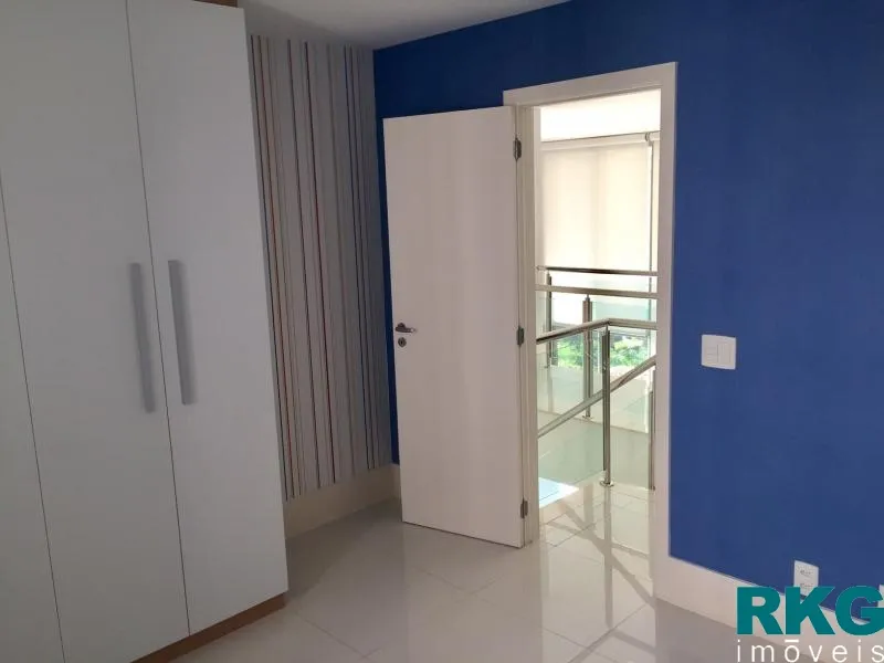 Apartment with an open-plan kitchen and 4 bedrooms — photo 18