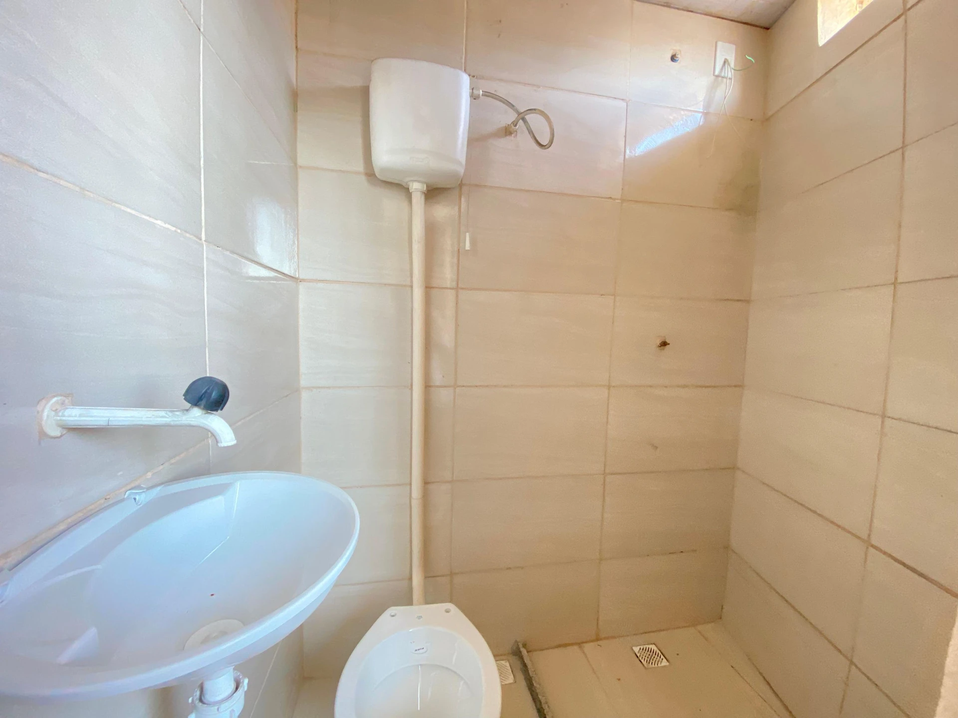 1-bedroom apartment with no parking, city-facing windows — photo 8