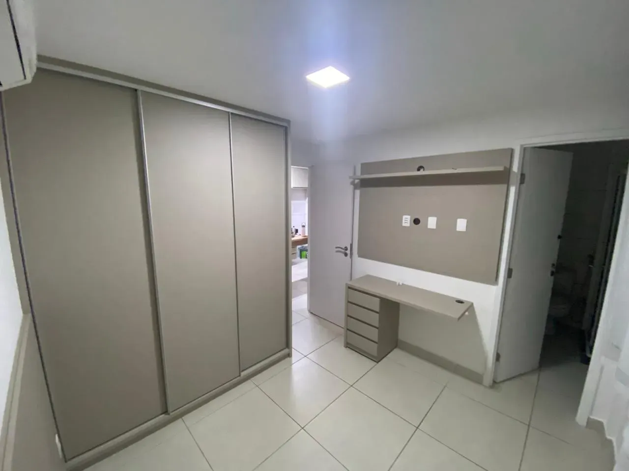 Glass-enclosed balcony in a 2-bedroom apartment, 72 m² — photo 9