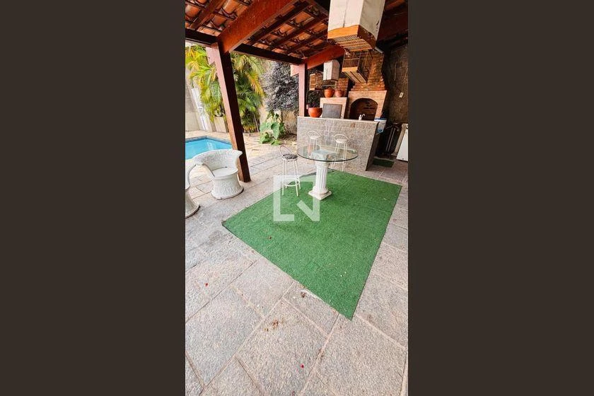 608 m² house with 7 bedrooms and 3 en-suites — photo 48