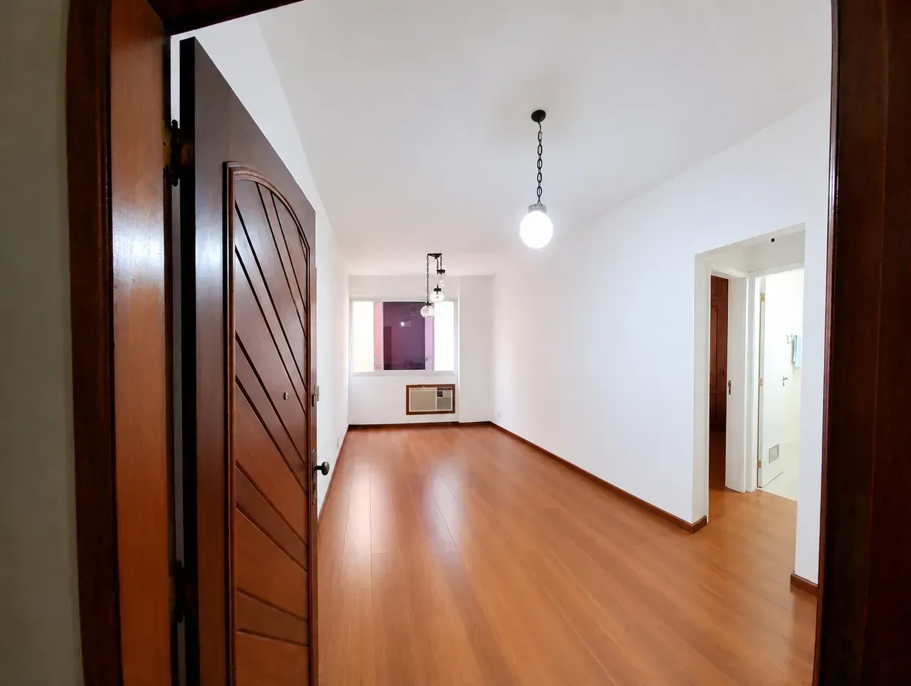 1-bedroom apartment with 2 bathrooms and a parking spot — photo 4