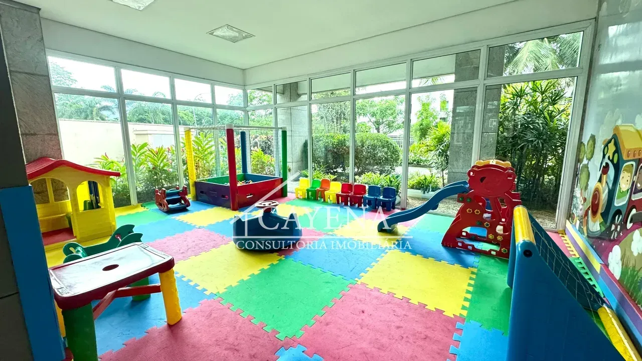 Furnished 4-bedroom apartment with glazed balcony — photo 38