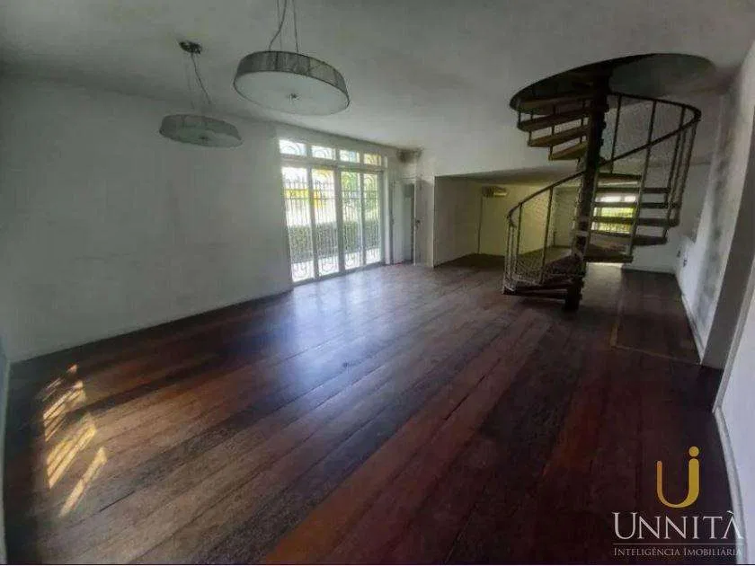 Вид на горы и 8 спален: дом 584 м² — photo 4