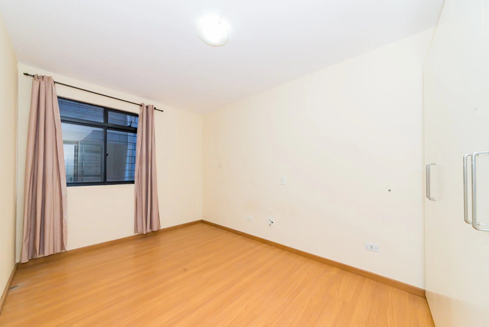 Apartamento com piso de madeira ou laminado, Cabral — photo 16