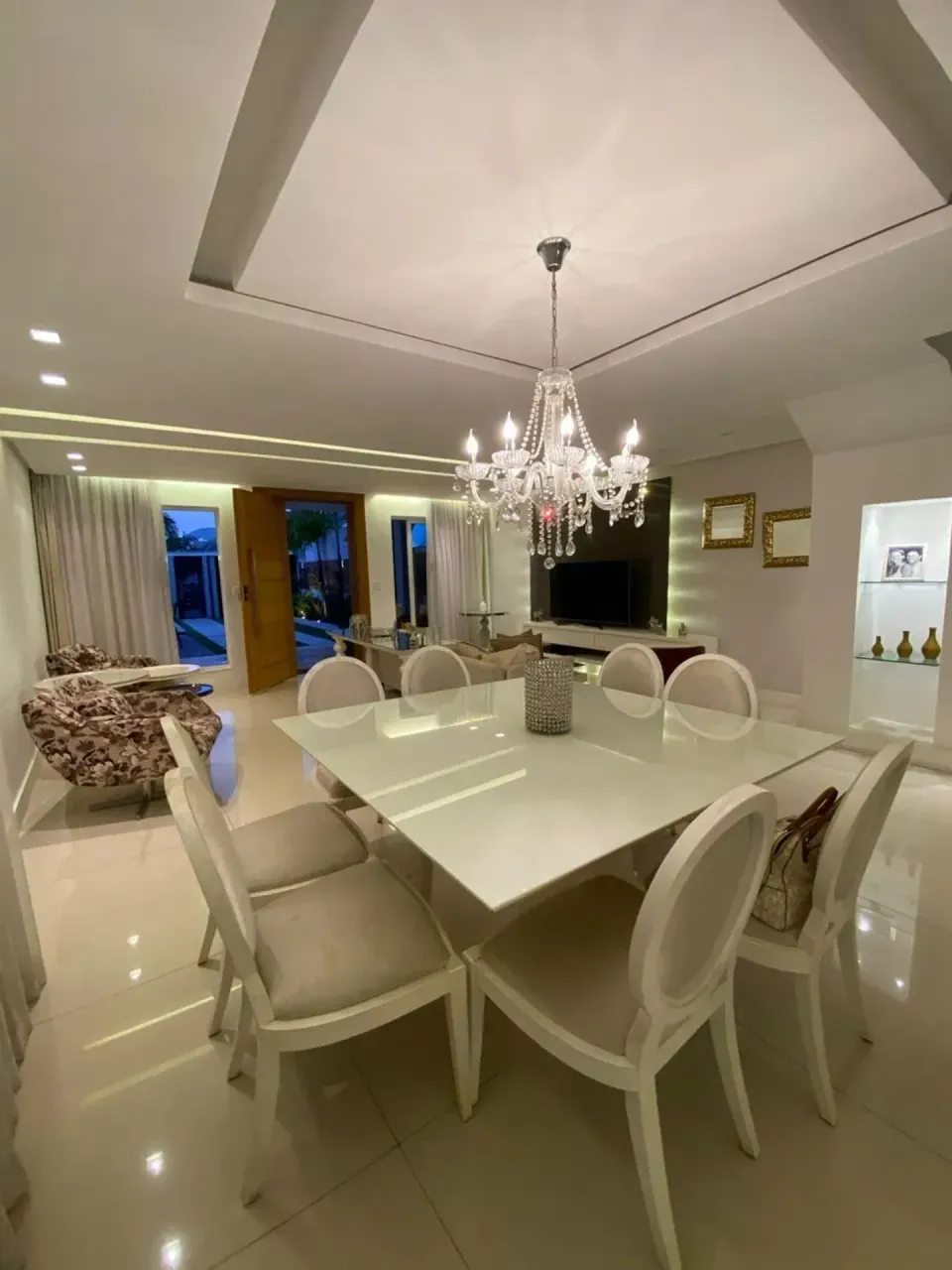 Furnished house with open-plan gas kitchen — photo 8