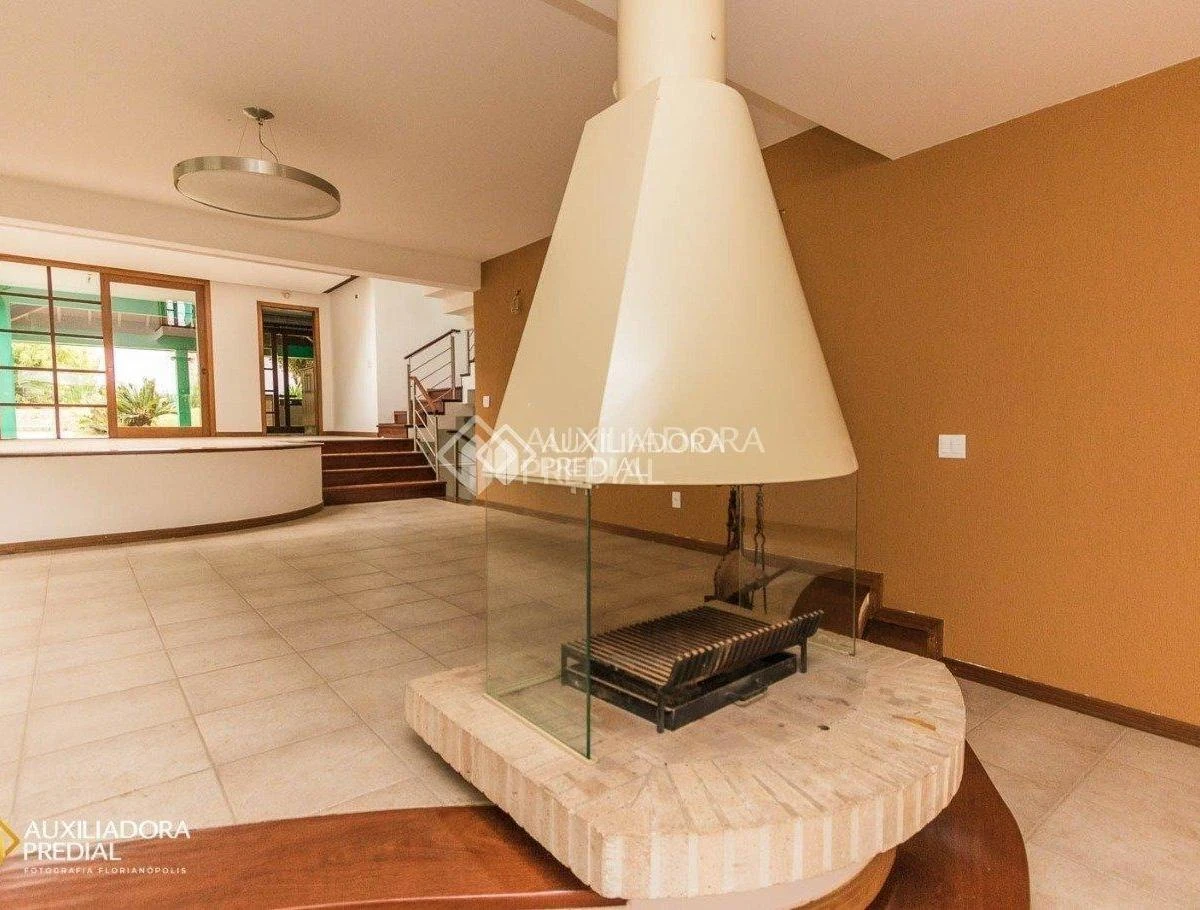 560 m² house with floor-to-ceiling windows and a home office — photo 22