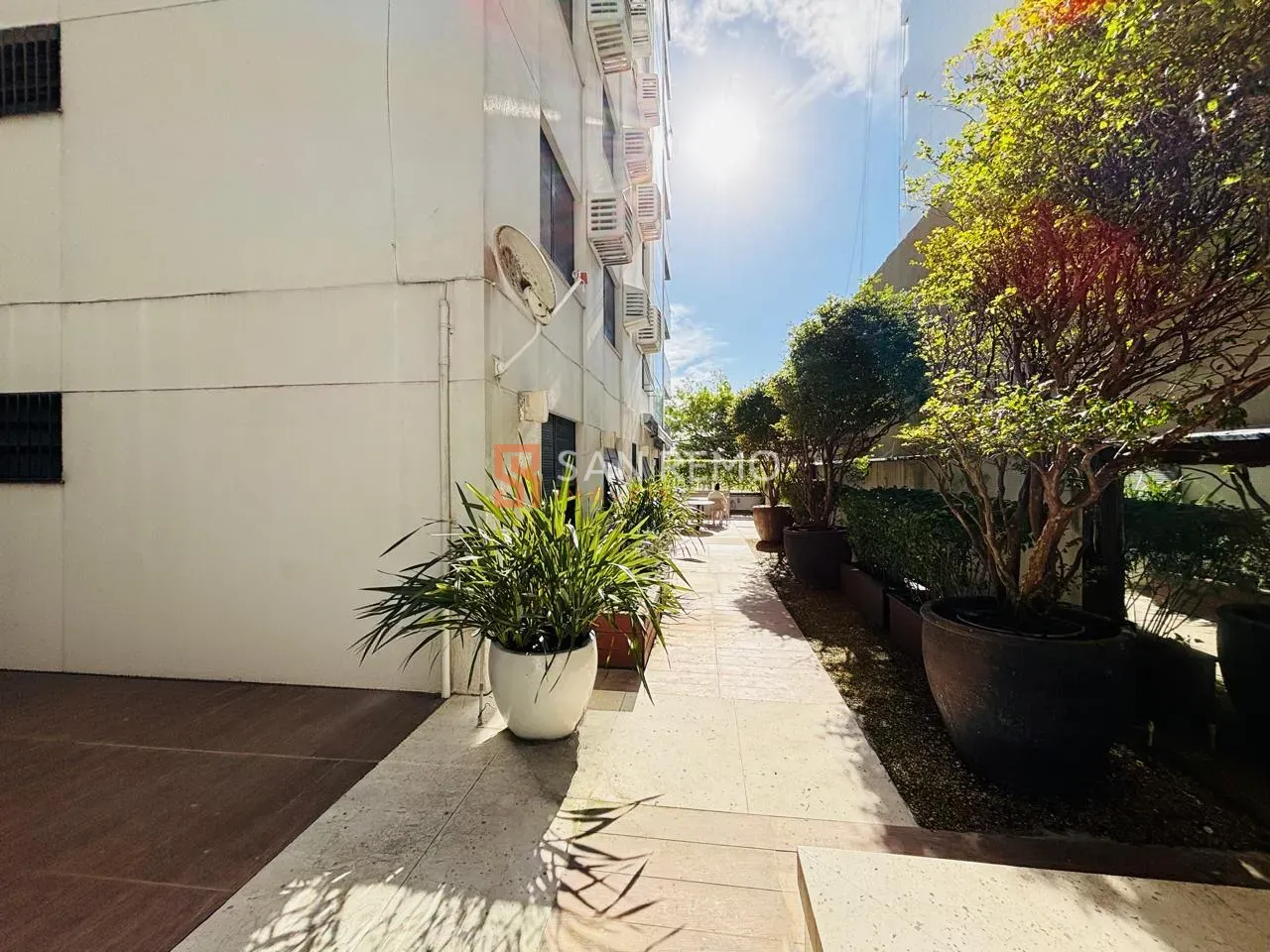 Garden apartment with 3 en-suite bedrooms and 241 m² — photo 26