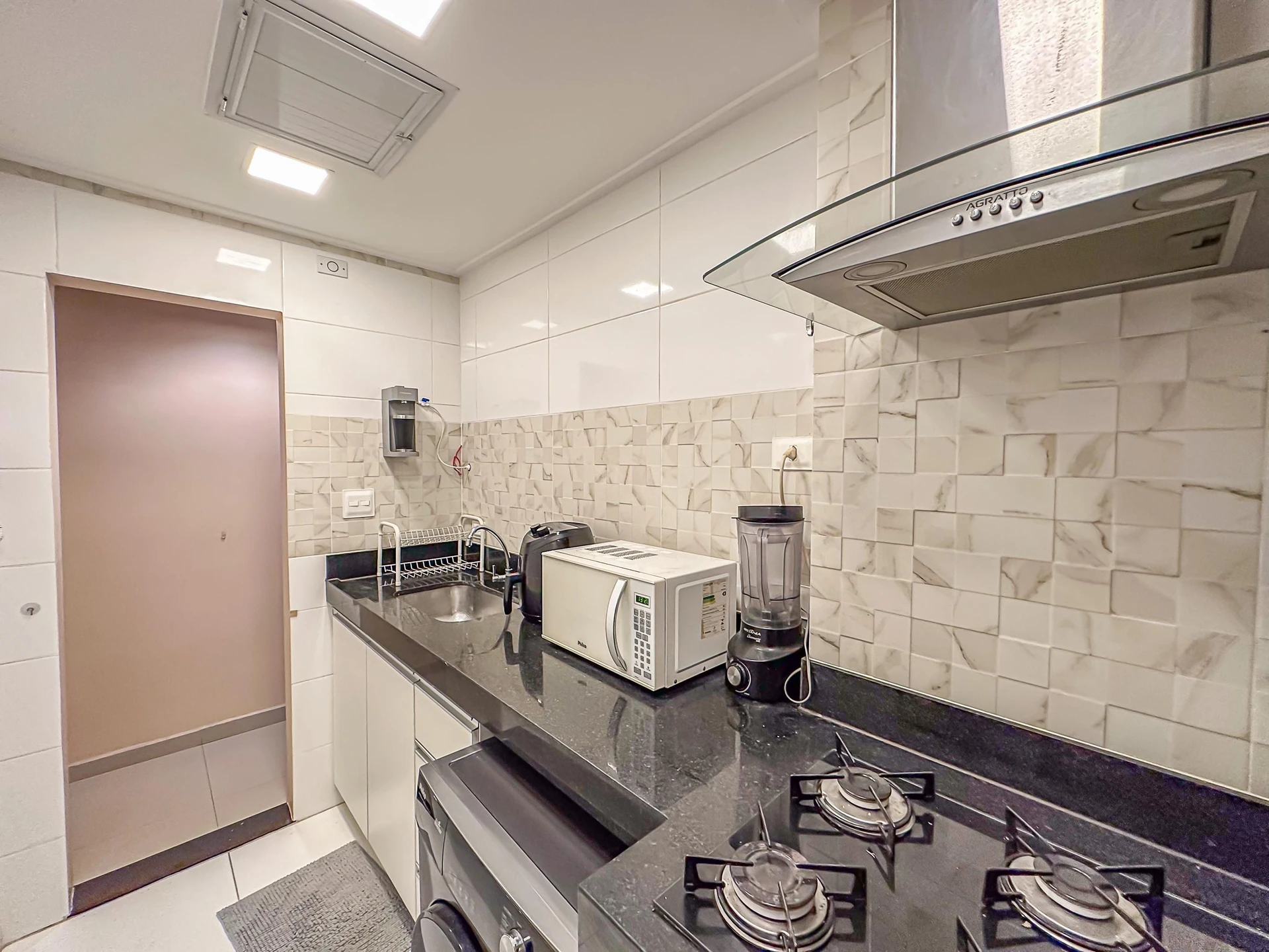 Furnished 1-bedroom apartment with a closed kitchen — photo 26