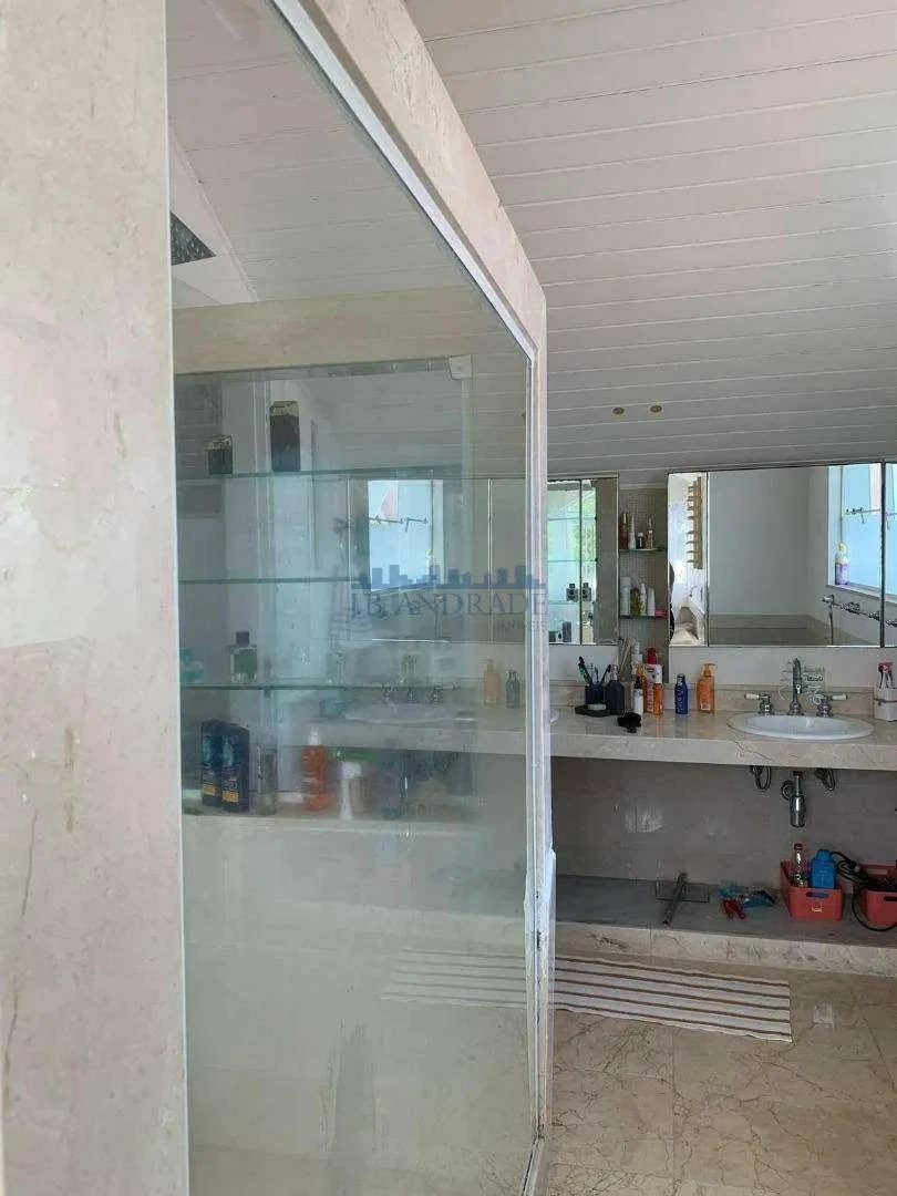 House with 6 en-suite bedrooms and 12 bathrooms — photo 12