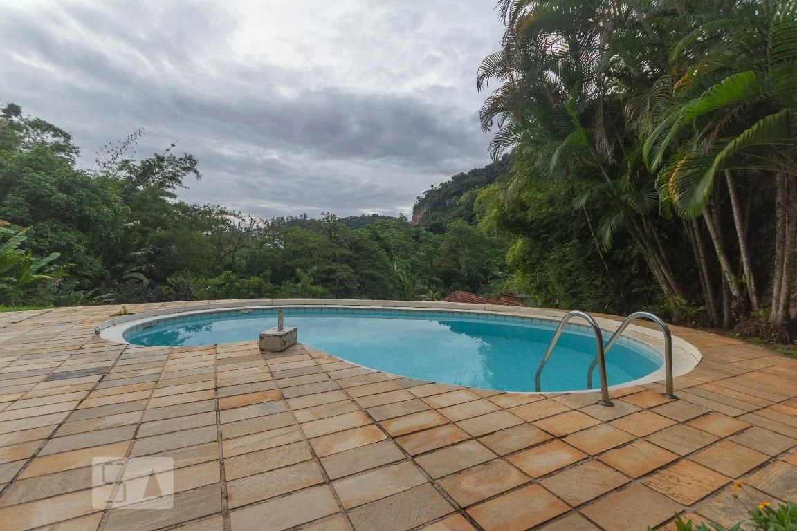 Condo house with 4 bedrooms and 400 m² — photo 66