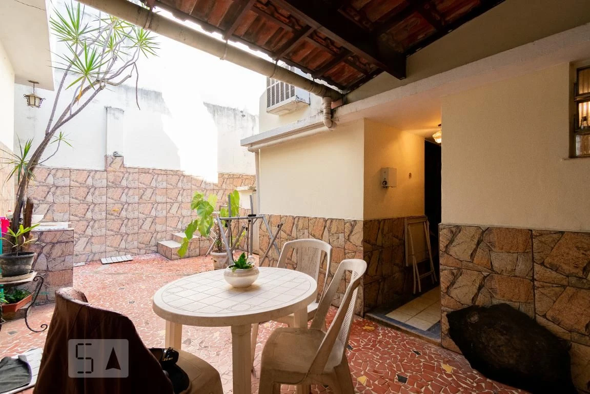 Furnished 4-bedroom house with private garden — photo 56