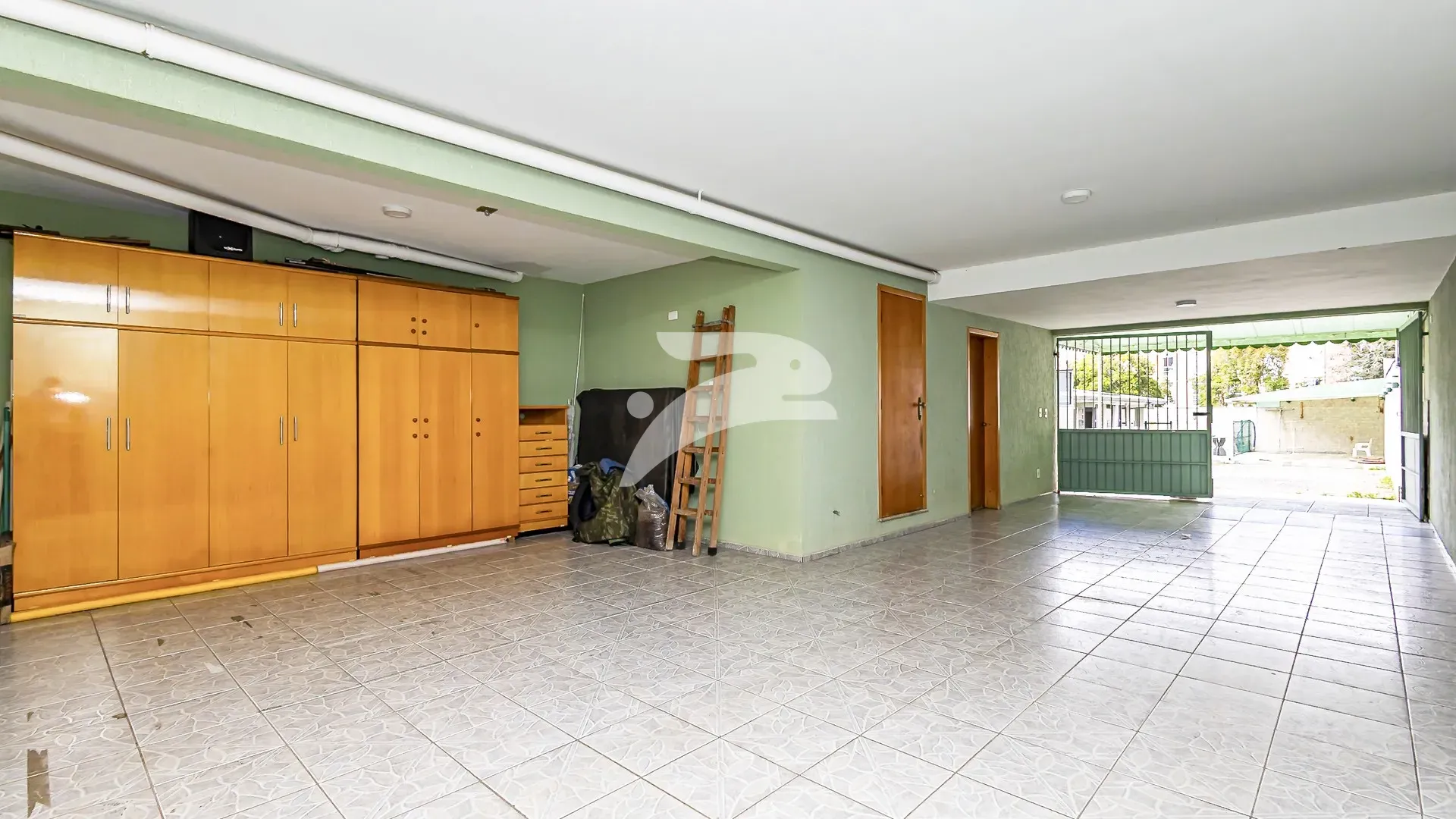 House with 3 bedrooms and a private BBQ area — photo 25