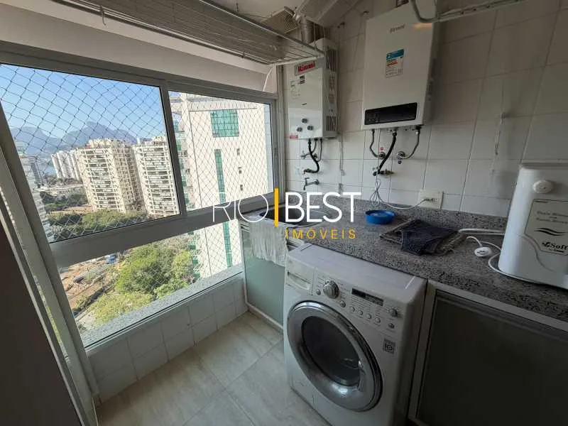 Furnished 4-bedroom apartment with open-plan kitchen — photo 25