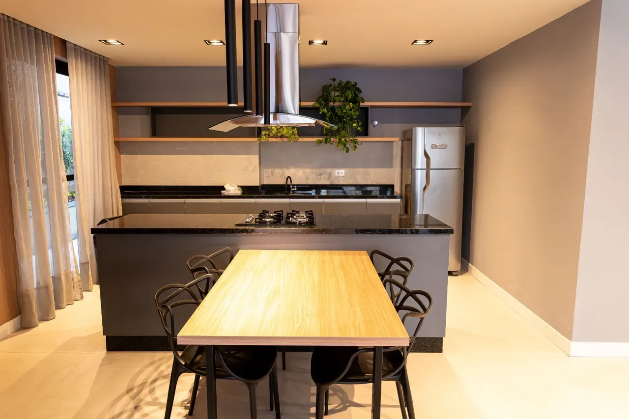 Furnished 1-bedroom apartment with no parking space — photo 32
