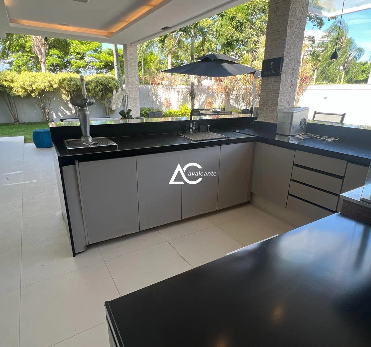 Furnished 4 en-suite home with 400 m² — photo 2
