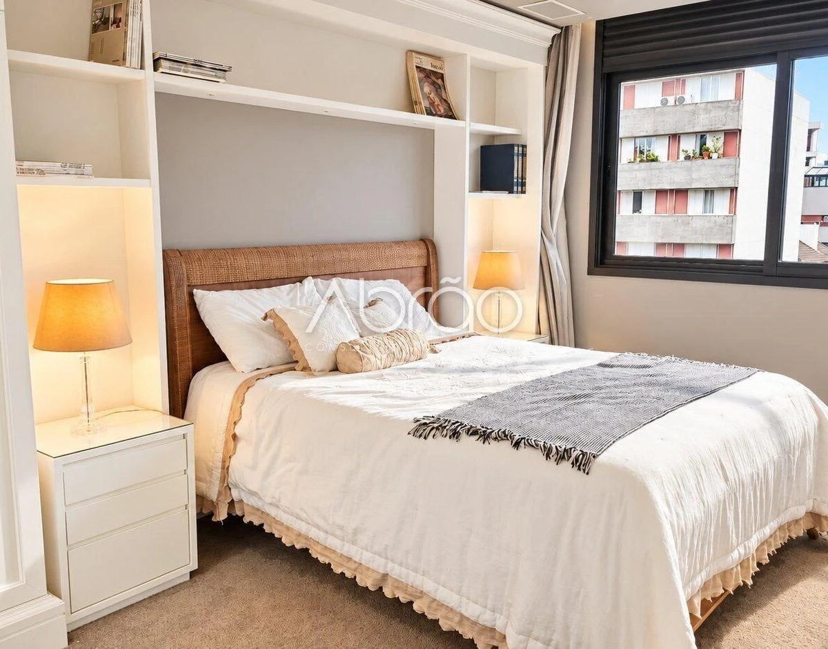 Furnished apartment, 98 m², with floor-to-ceiling windows — photo 3