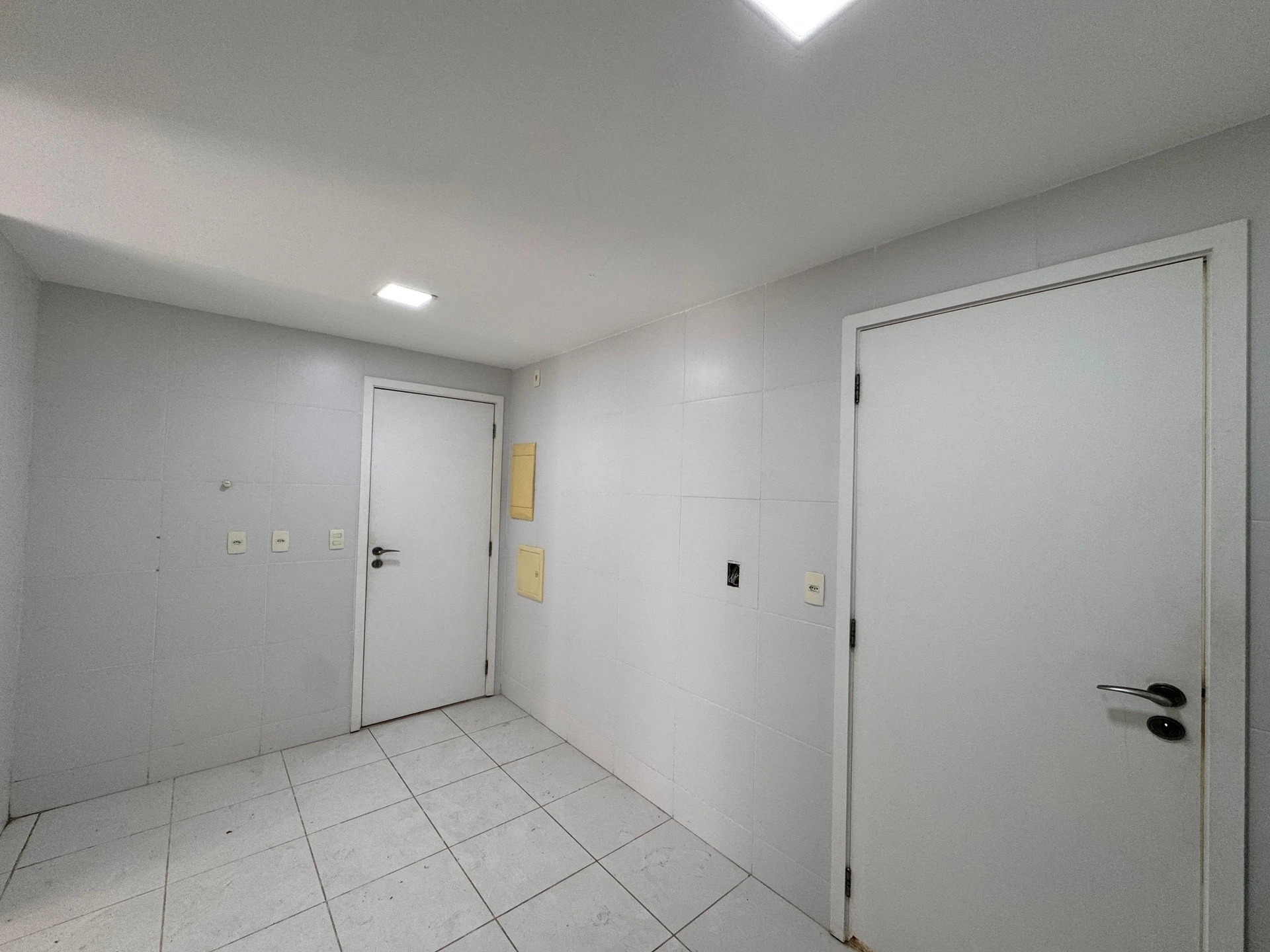 Furnished apartment, 158 m², with a water view — photo 41