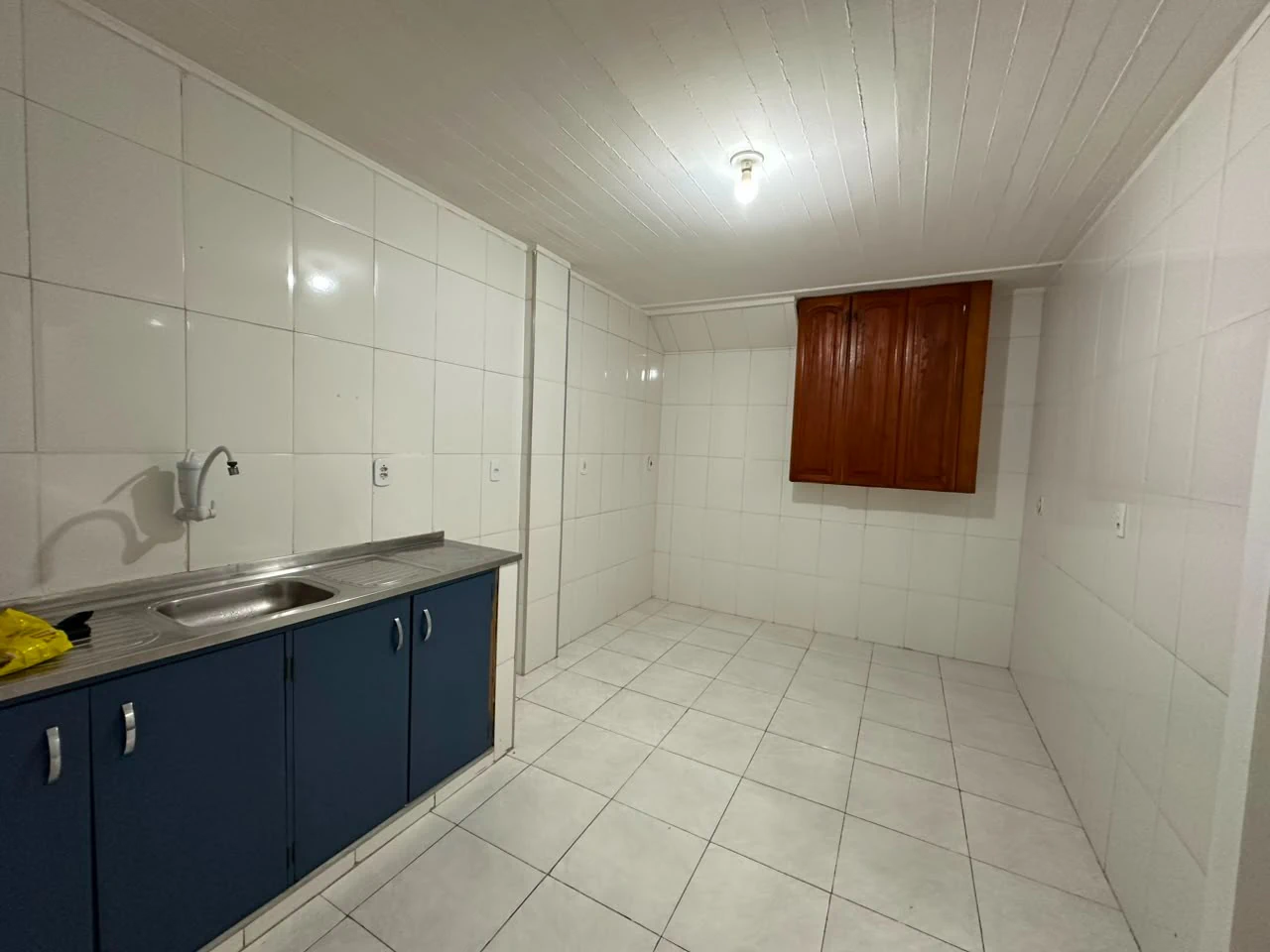 Wood or laminate floors in a 3-bedroom apartment, 90 m² — photo 2