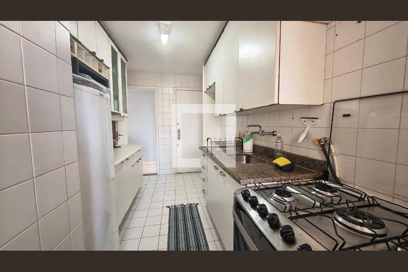 3-bedroom apartment in a building with a gym — photo 18