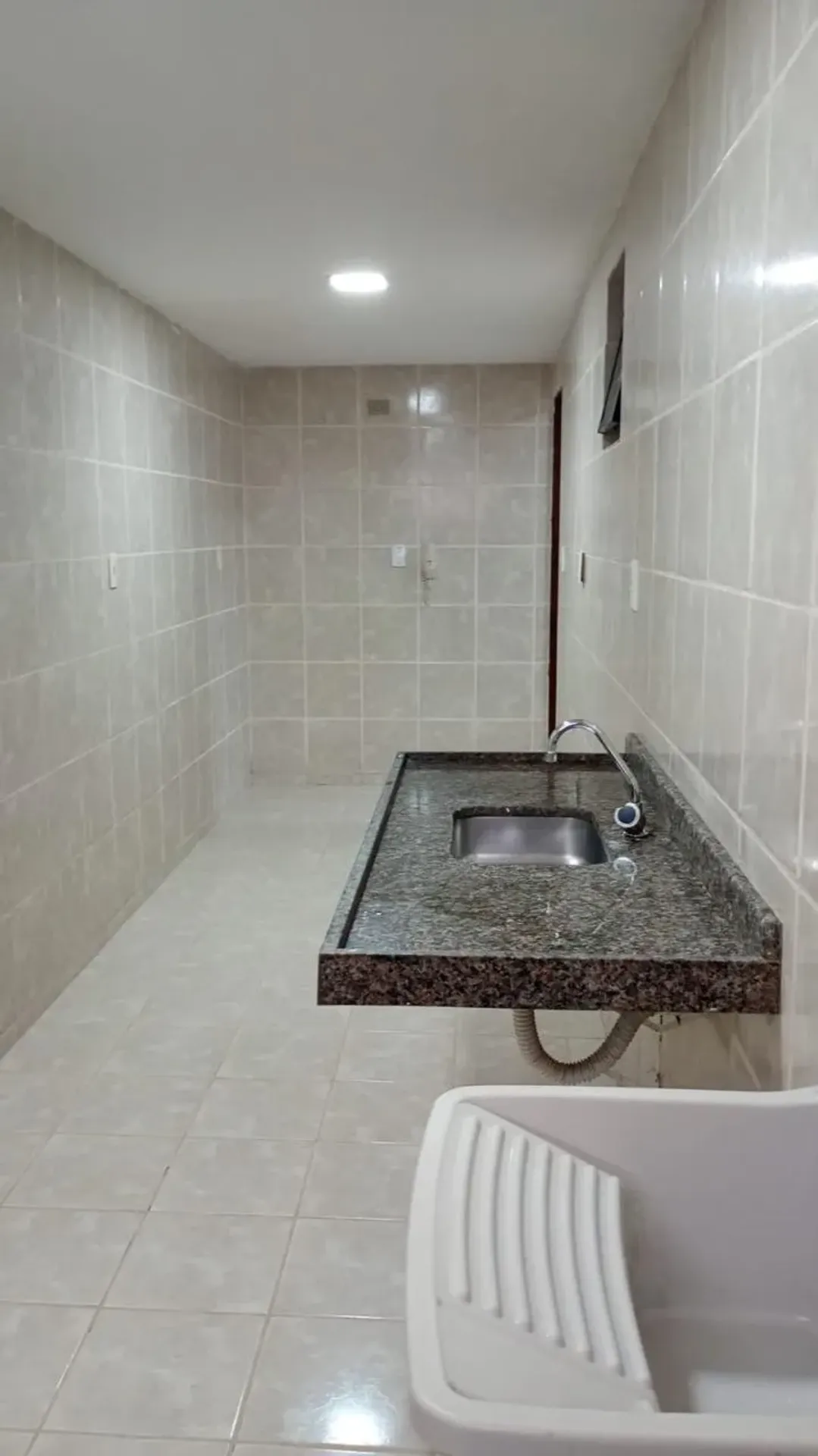 3-bedroom apartment with 1 en-suite and 2 bathrooms — photo 8