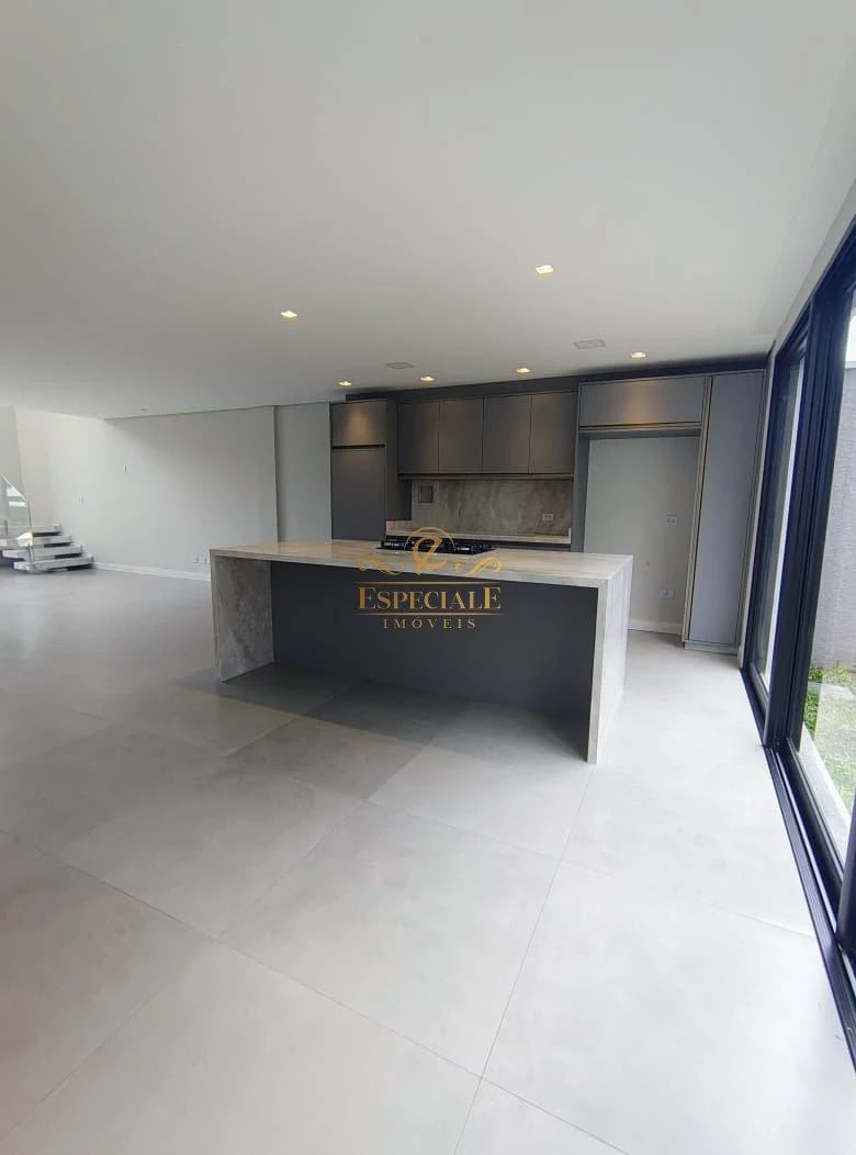 4-bedroom house with floor-to-ceiling windows — photo 17