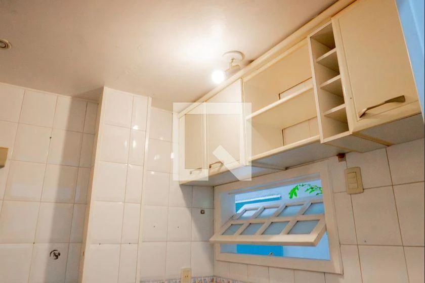 One-bedroom apartment with wood or laminate floors — photo 20
