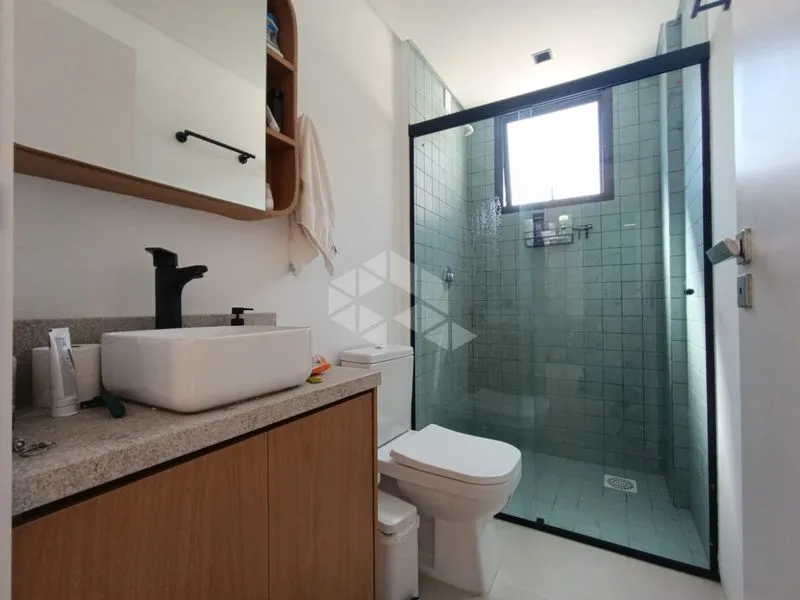Apartamento amueblado de 2 habitaciones con jardín privado — photo 16