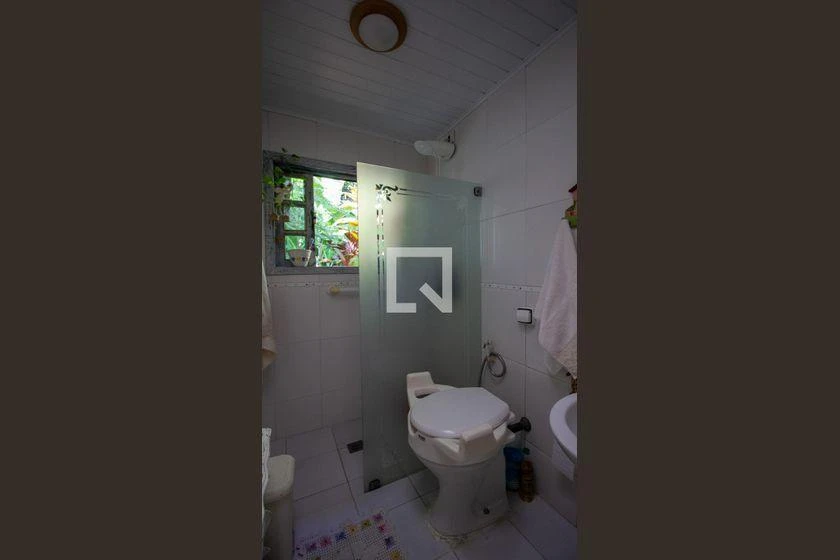 Furnished house with 5 bedrooms and 2100 m² — photo 37
