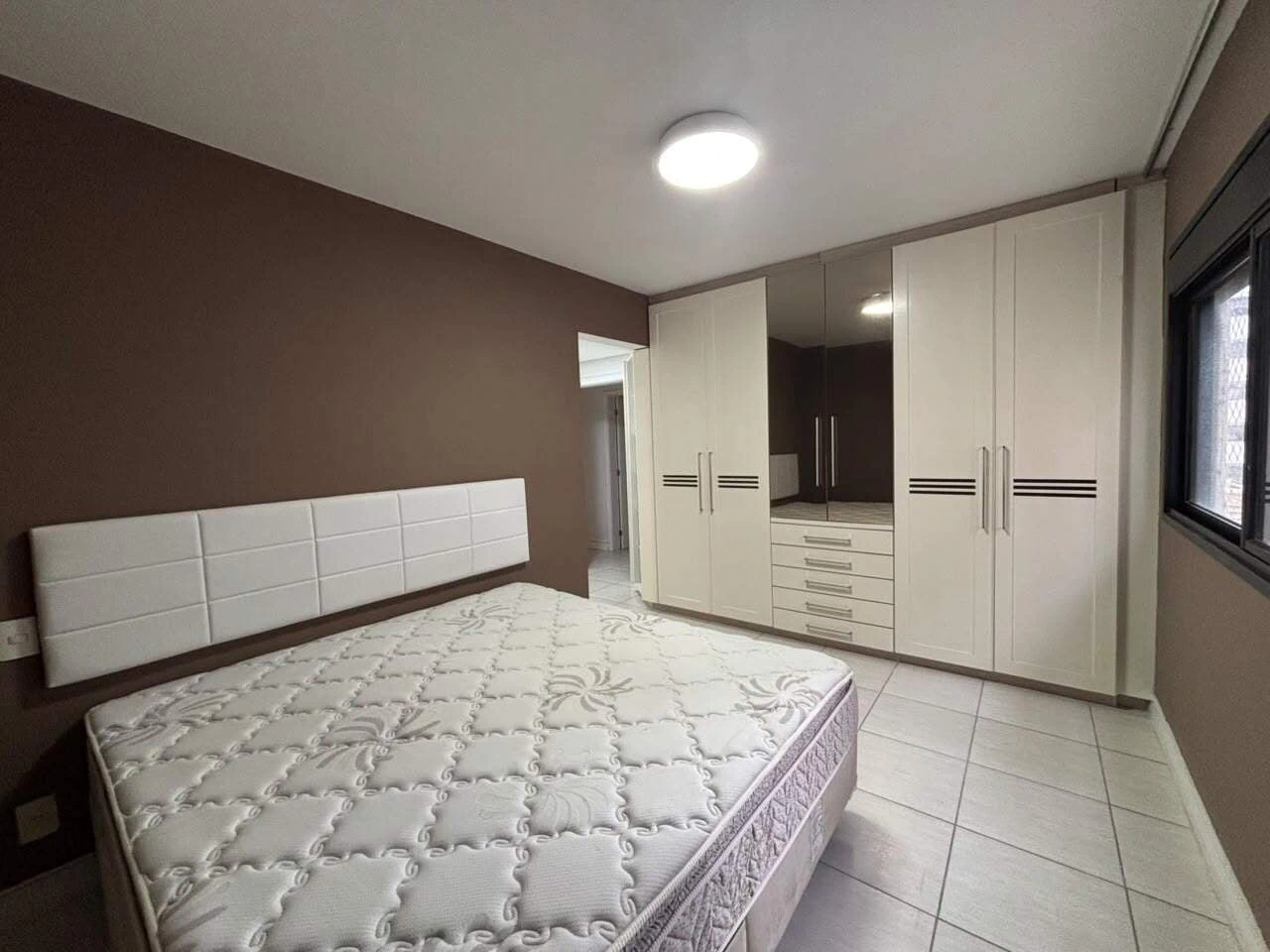 Furnished apartment, 122 m², with a glass-enclosed balcony — photo 18