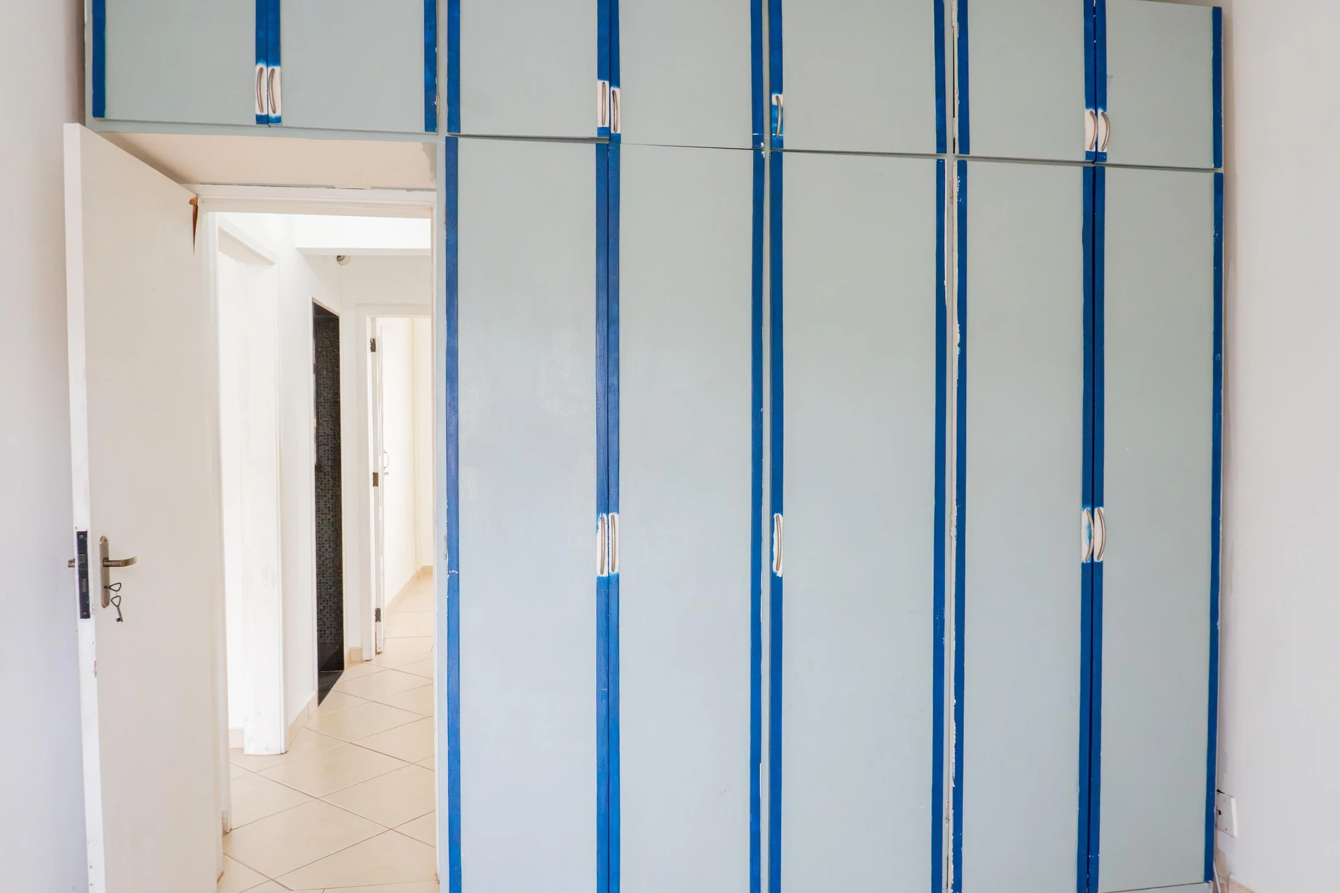 Apartamento sem mobília com 2 quartos e varanda — photo 17