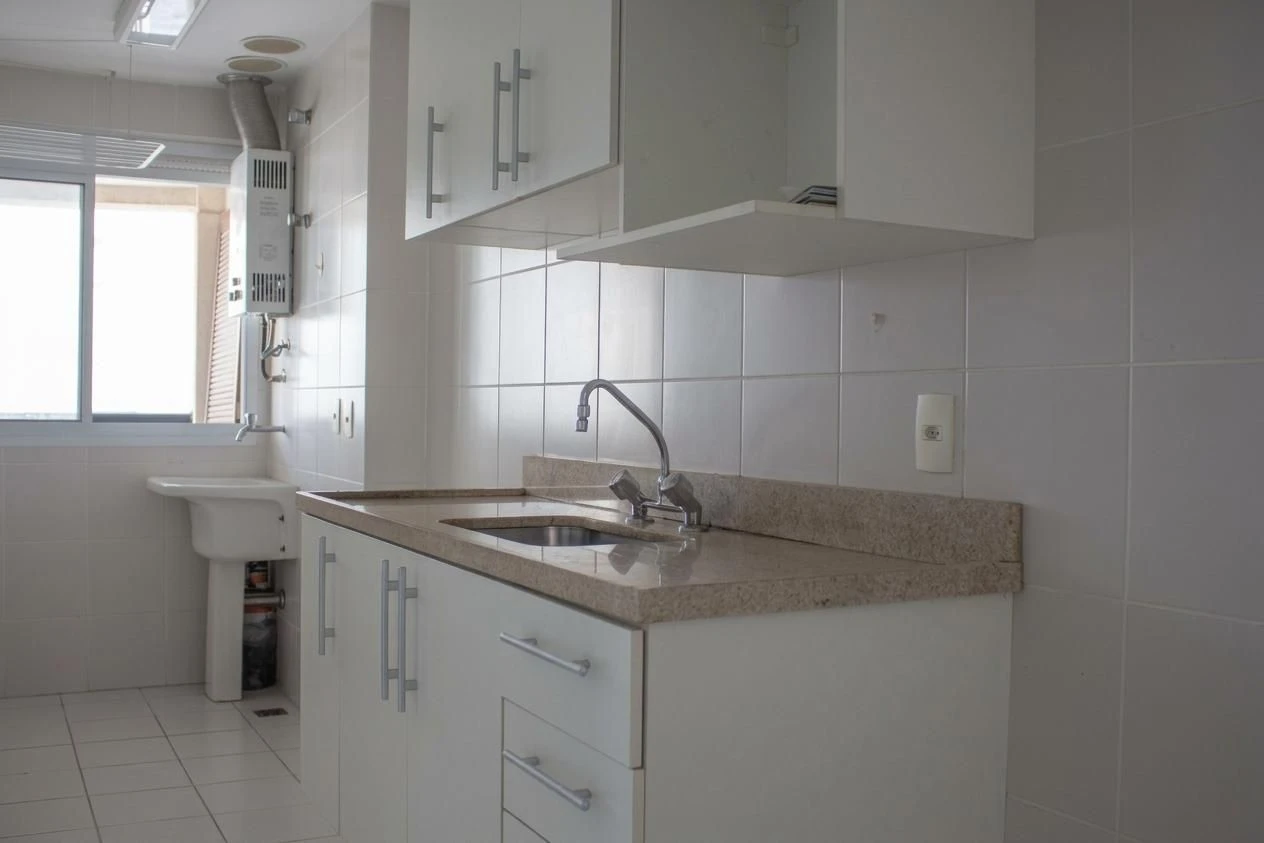 2-bedroom apartment with a glass-enclosed balcony — photo 19