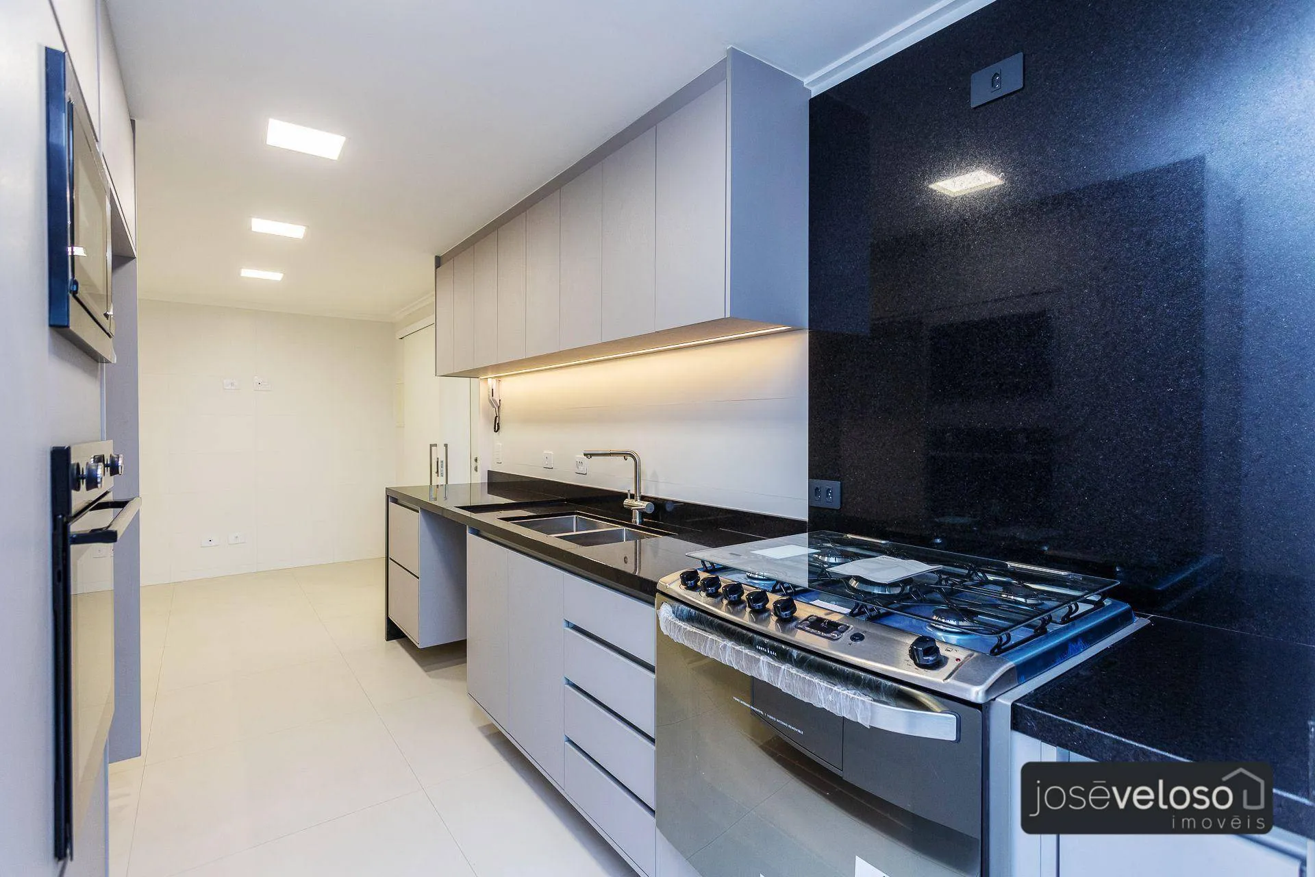 Apartment with open-plan kitchen and 4 bedrooms, 297 m² — photo 15