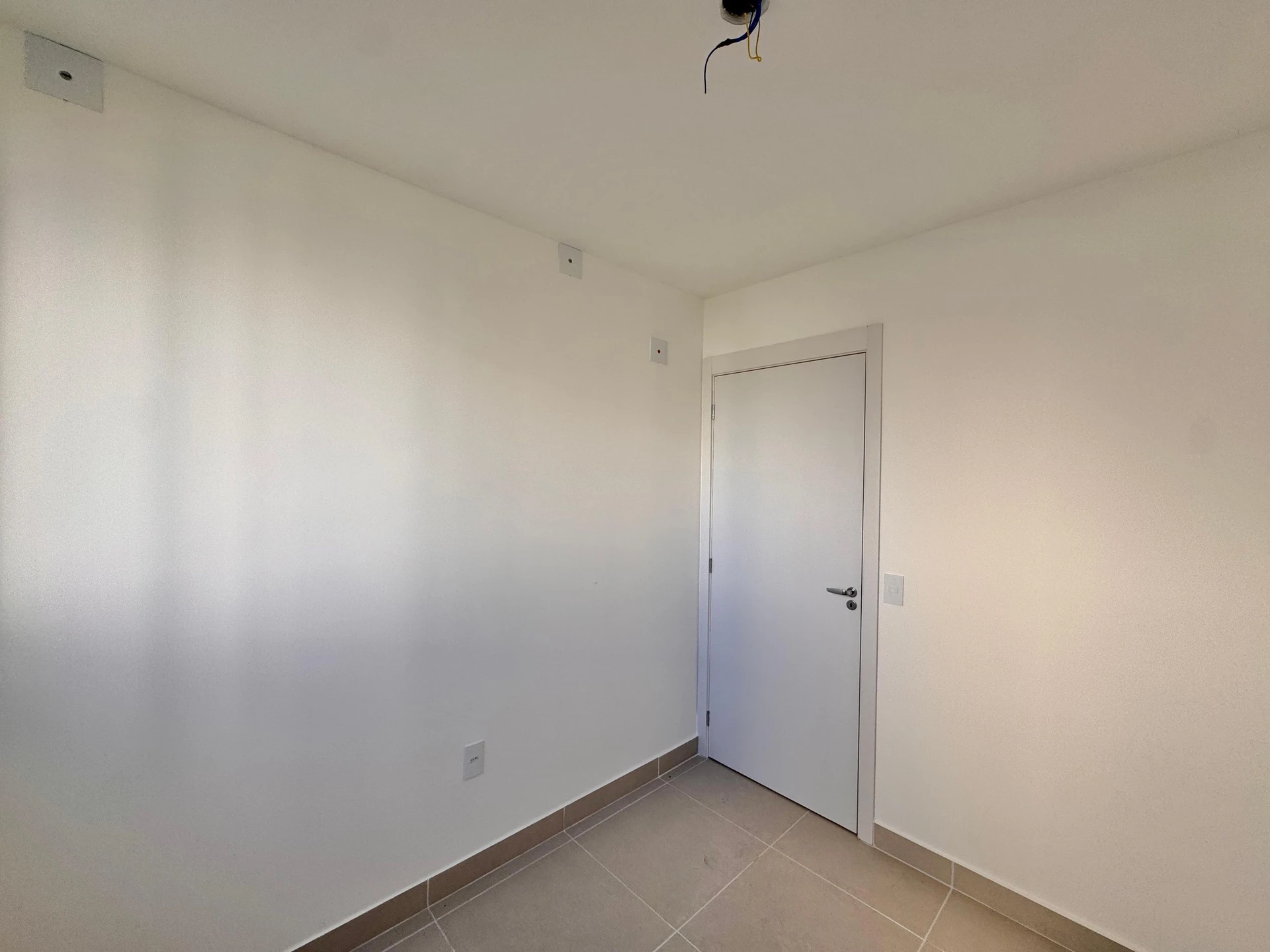 Unfurnished 2-bedroom apartment with parking and balcony — photo 25