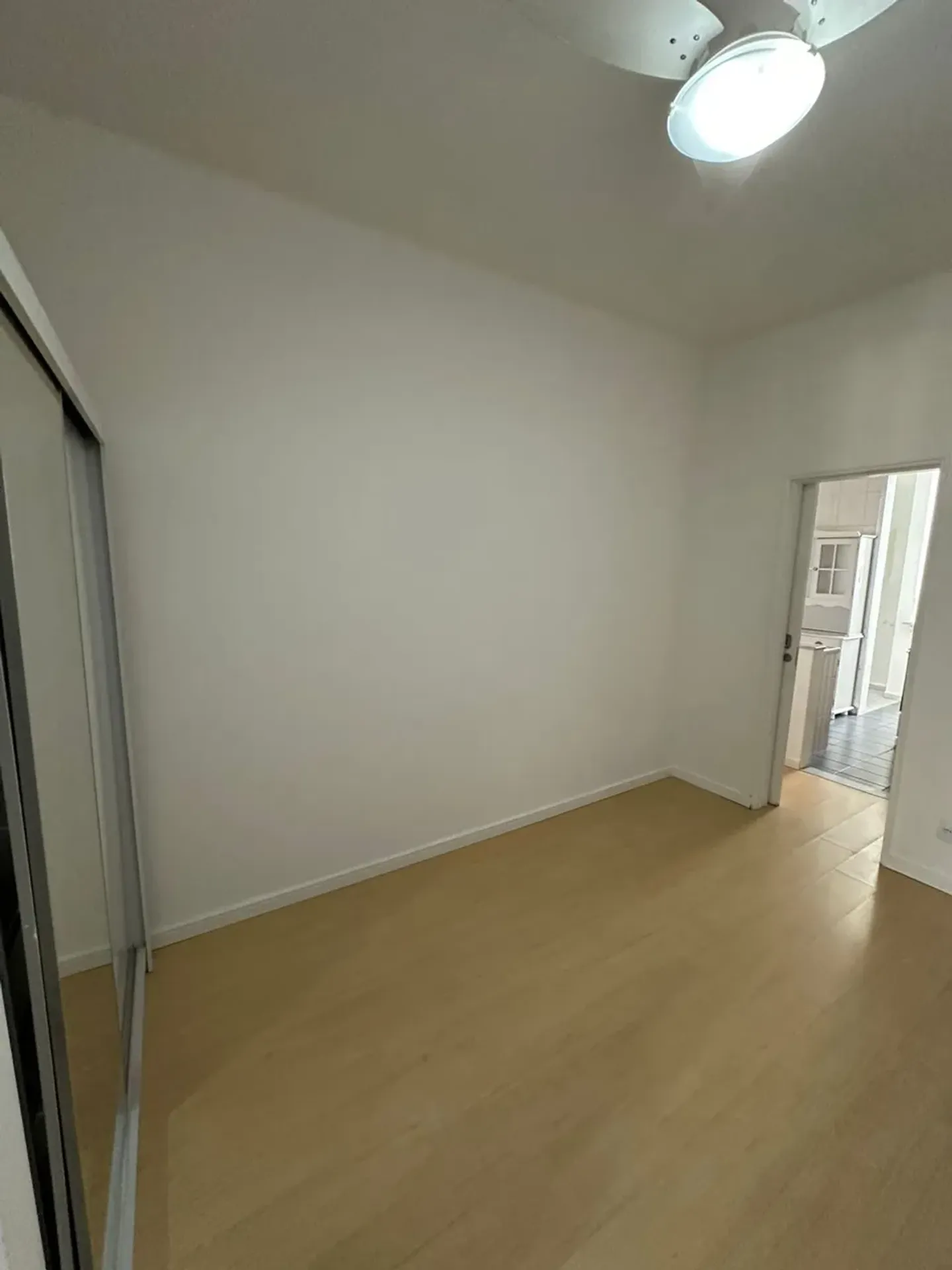 Apartment with a closed kitchen and gas stove; 2 bedrooms — photo 19
