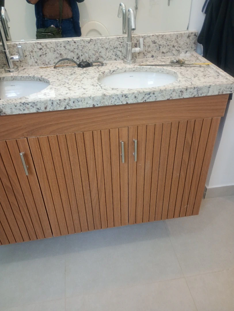 Wood or laminate floors in a 3-bedroom apartment, 60 m² — photo 8