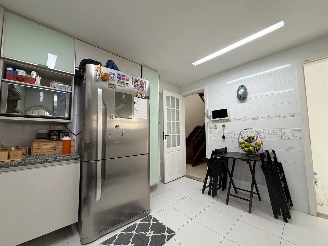 Balcony with a grill in a 3-bedroom house, 160 m² — photo 19