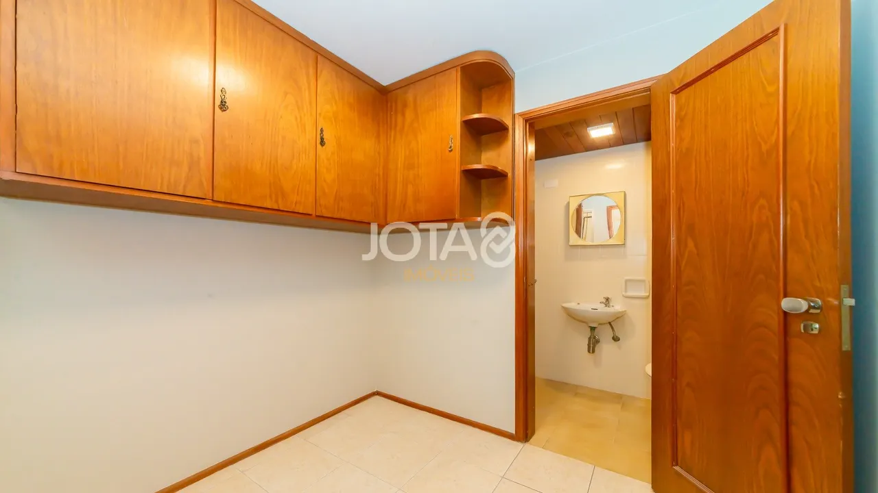 3-bedroom apartment with wood or laminate floors in Curitiba — photo 14